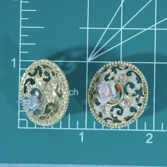 Victorian Style Earrings Tiny Ceramic Pink Rose In Ornate Gold Tone Metal Border - Picture 8 of 8